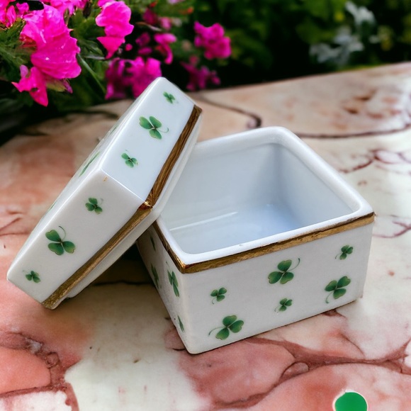 Irish Shamrock Clover Trinket Box Gold Trim - Picture 3 of 11